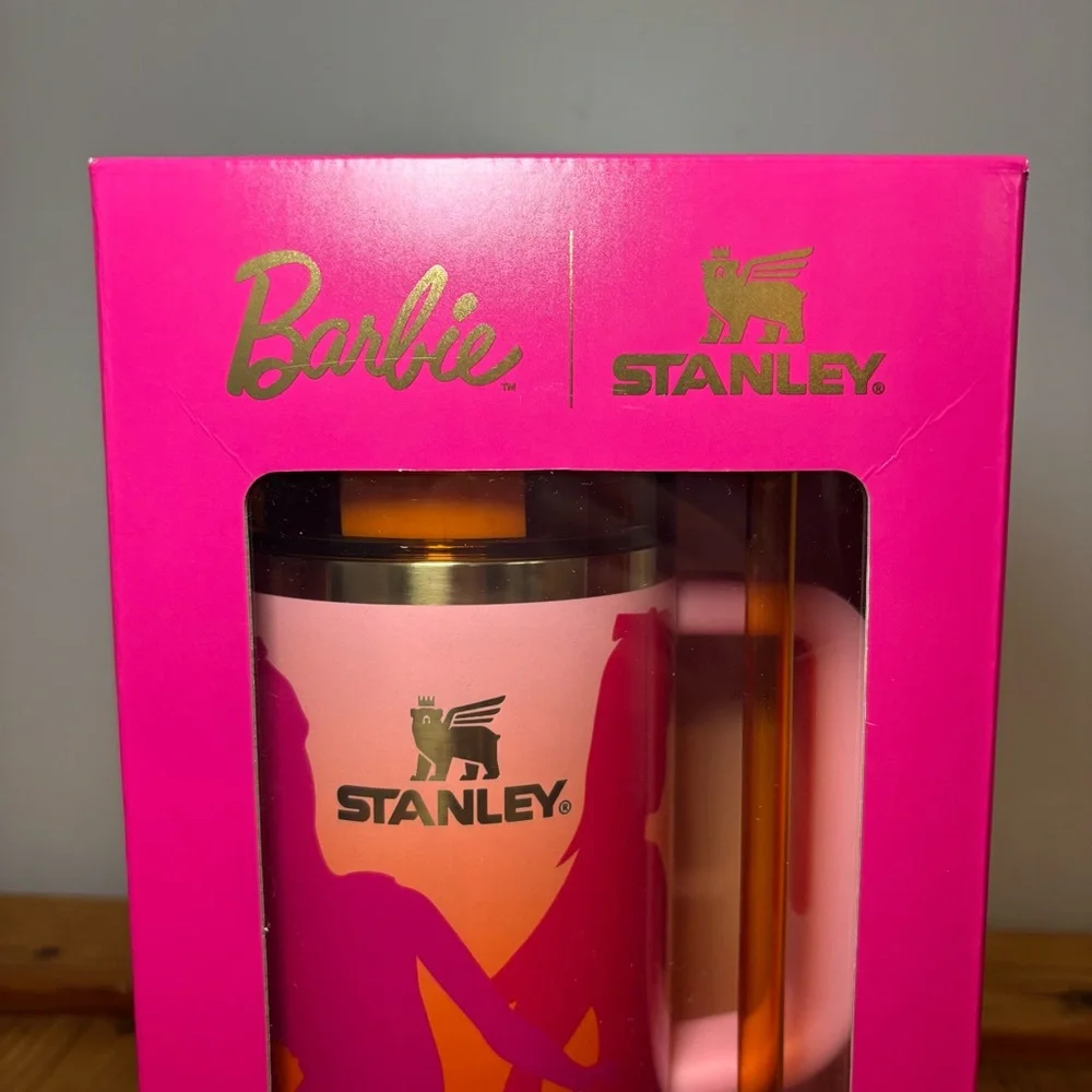 Stanley x Barbie 60s Twist ’N Turn 40oz Quencher H2.0 FlowState Tumbler - Picture 3 of 6